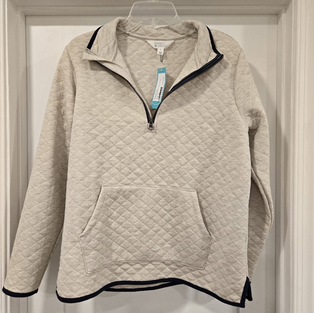Market & Spruce Beige Quilted Pullover with Navy Trim